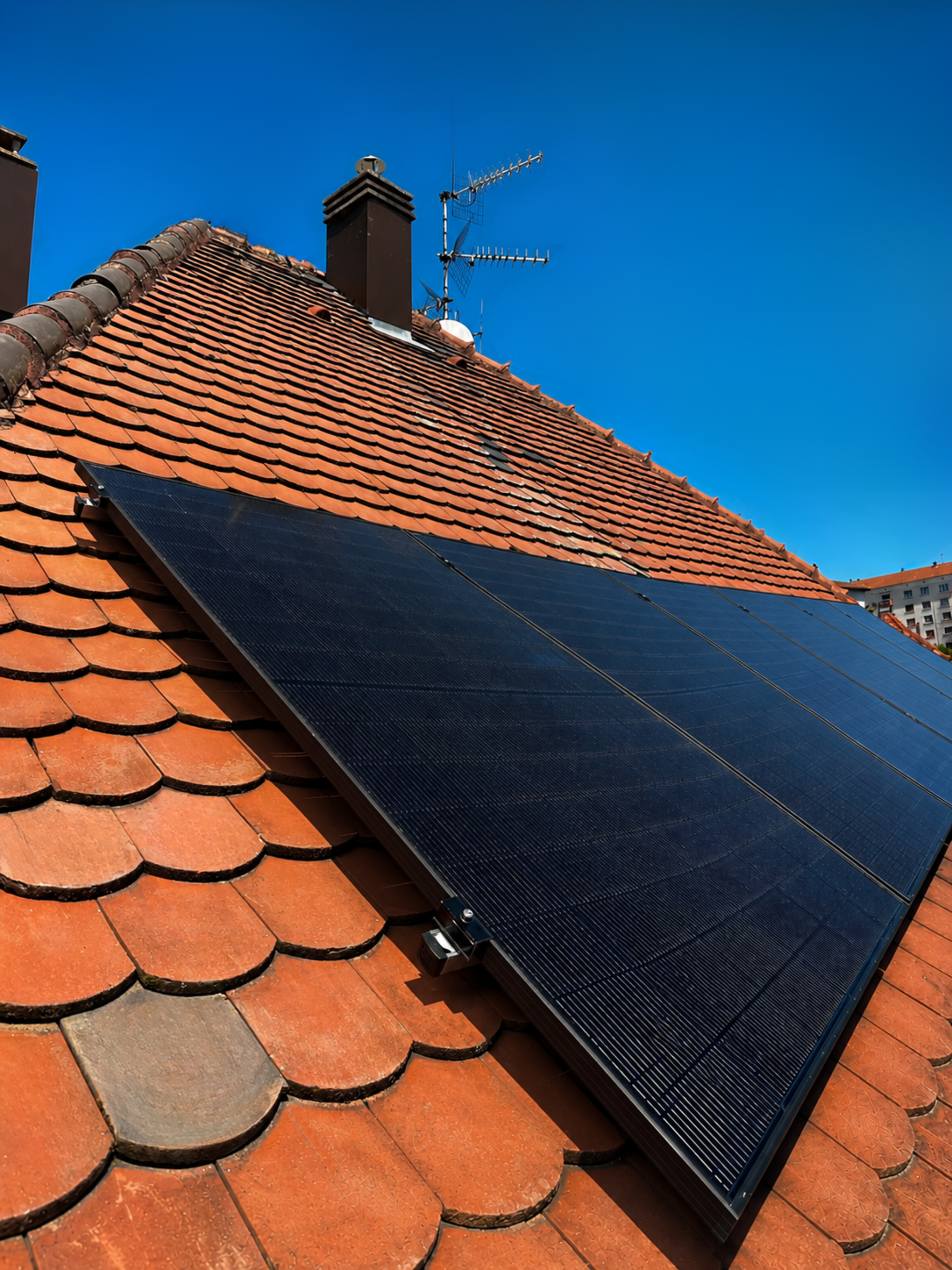 Pose de panneaux photovoltaïque.