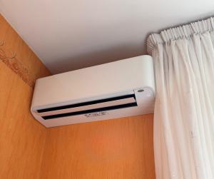 Pose d'une climatisation.