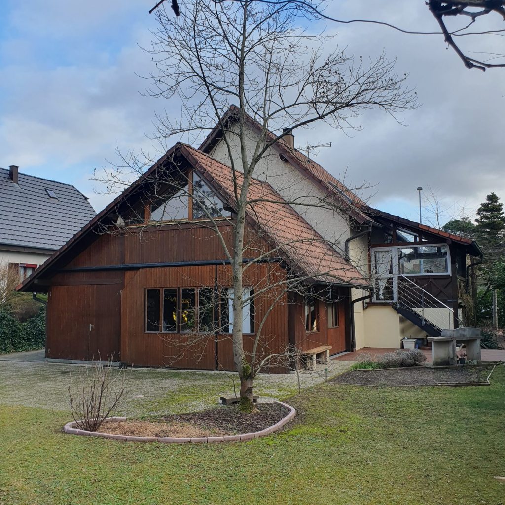 Maison avec façade en bardage bois